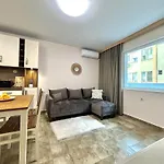 Stylish With Free Parking By Apartmax Varna
