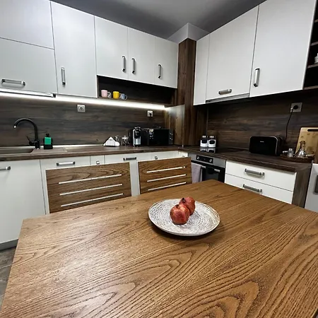 Stylish With Free Parking By Apartmax