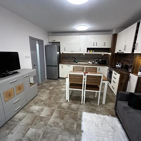 Apartment Stylish With Free Parking By Apartmax