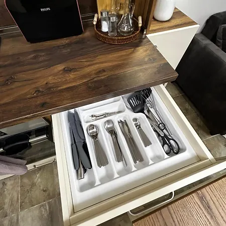 Apartment Stylish With Free Parking By Apartmax *