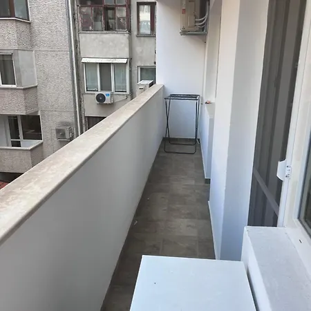 Stylish With Free Parking By Apartmax