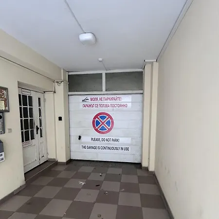 Apartment Stylish With Free Parking By Apartmax