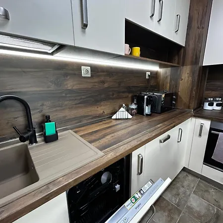 Apartmán Stylish With Free Parking By Apartmax *