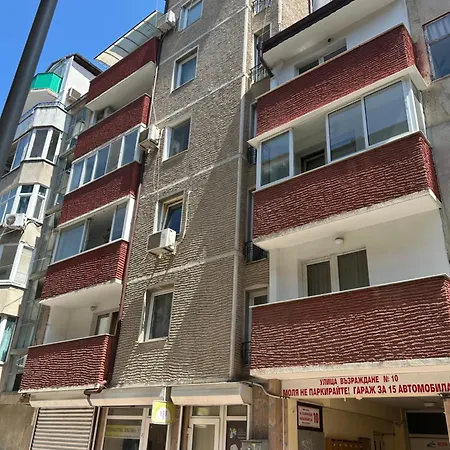 Stylish With Free Parking By Apartmax