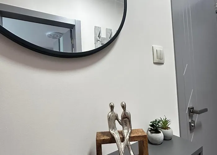 아파트 Stylish With Free Parking By Apartmax *