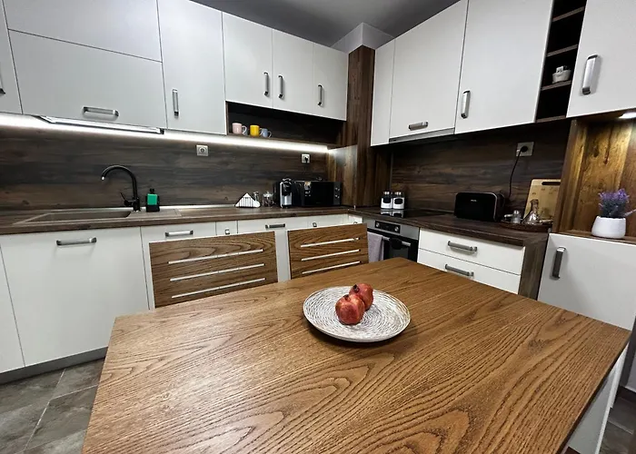 Stylish With Free Parking By Apartmax