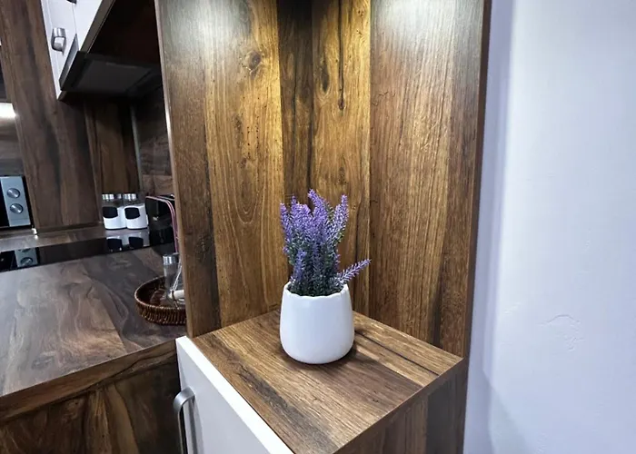 Stylish With Free Parking By Apartmax